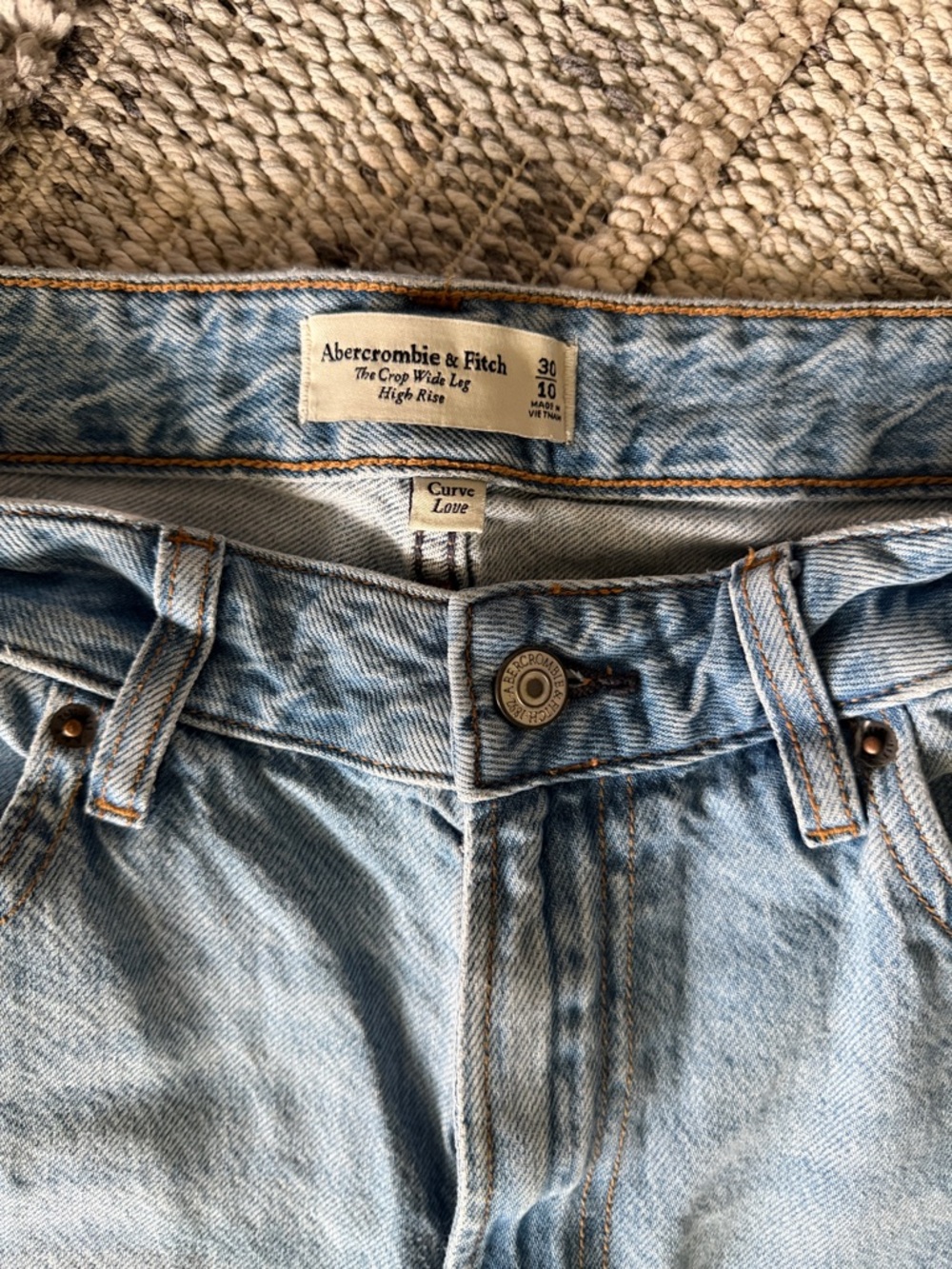 Abercrombie & Fitch High-Rise The Crop Wide Leg Jeans size 30/10